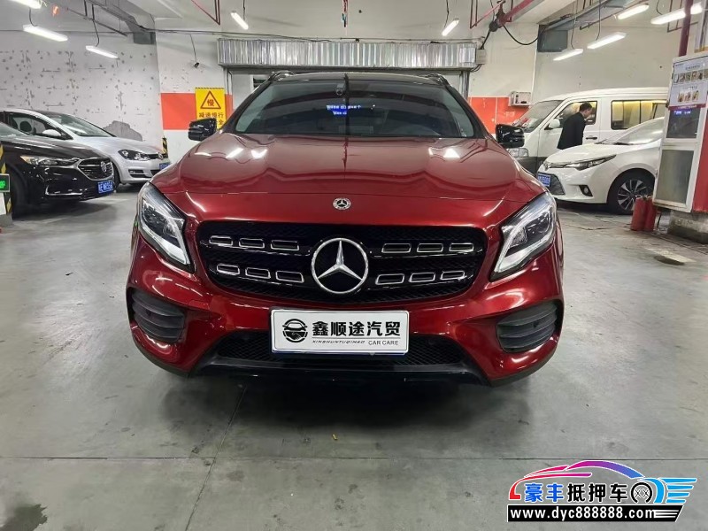 抵押车出售19年奔驰GLA轿车