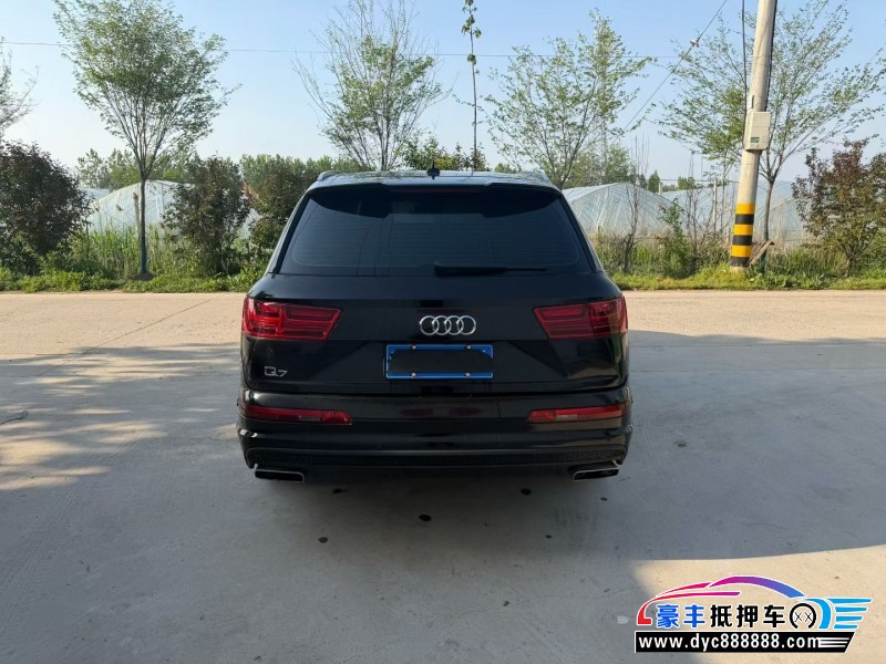 17年奥迪Q7轿车抵押车出售