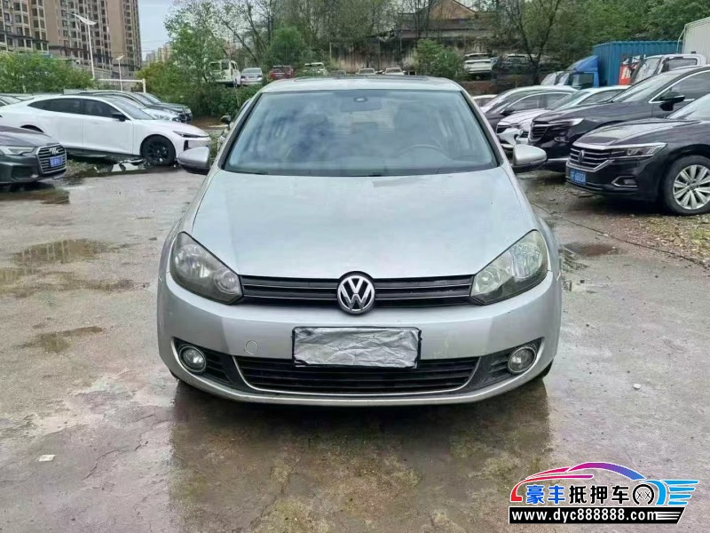 抵押车出售13年大众高尔夫轿车