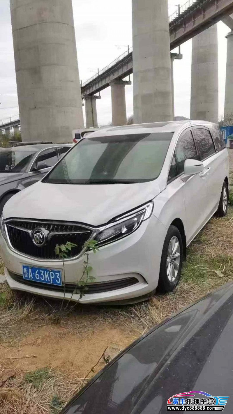 抵押车出售18年别克GL8轿车