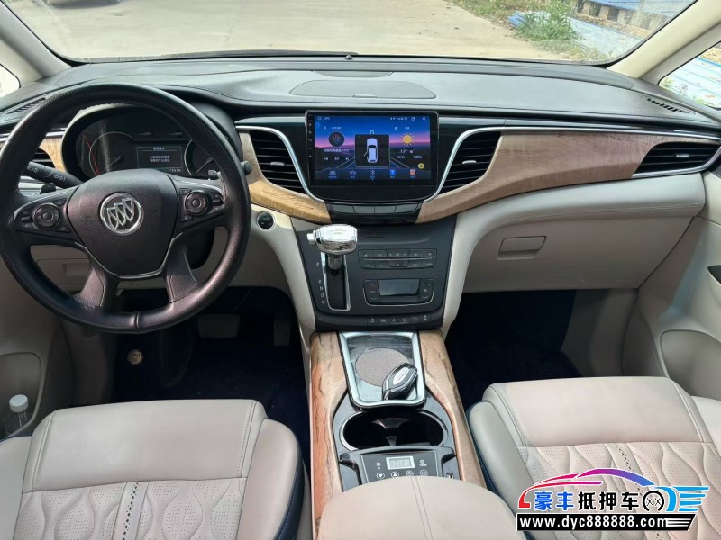 17年别克GL8轿车抵押车出售