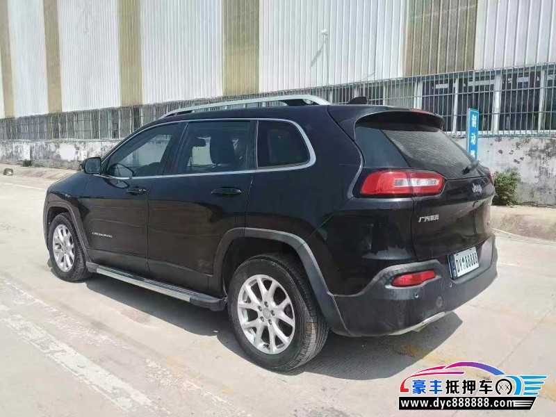 18年Jeep自由光轿车抵押车出售