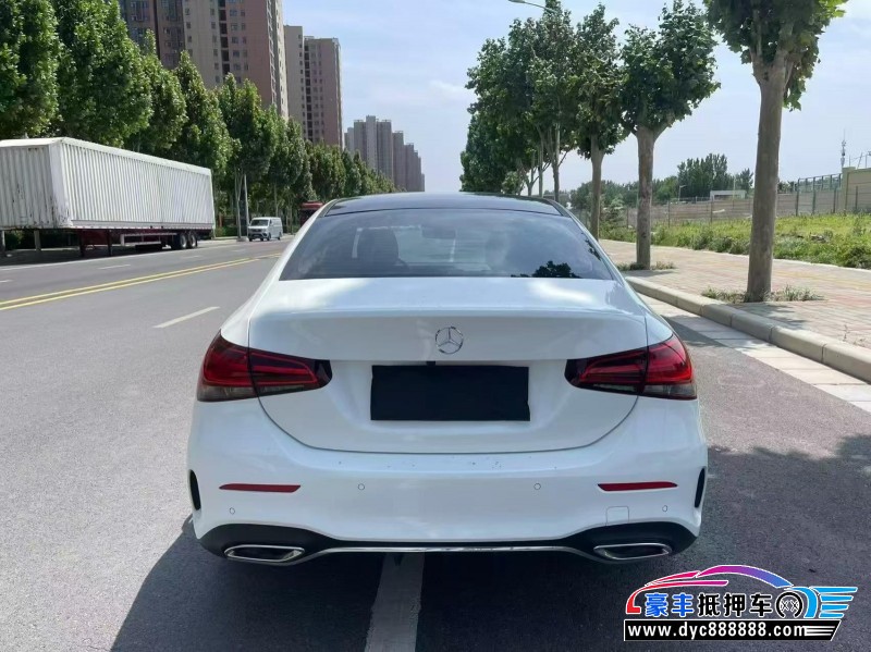 19年奔驰A轿车抵押车出售