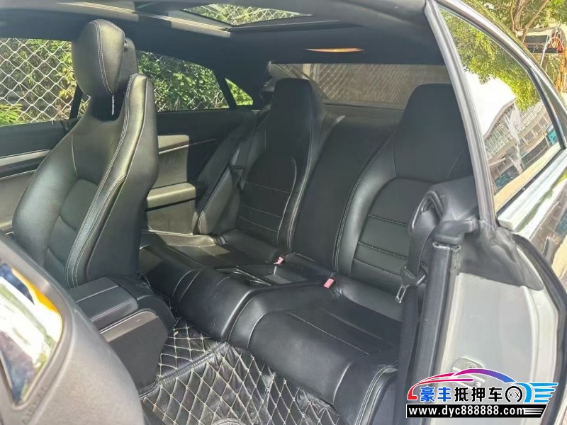 11年奔驰E轿车抵押车出售