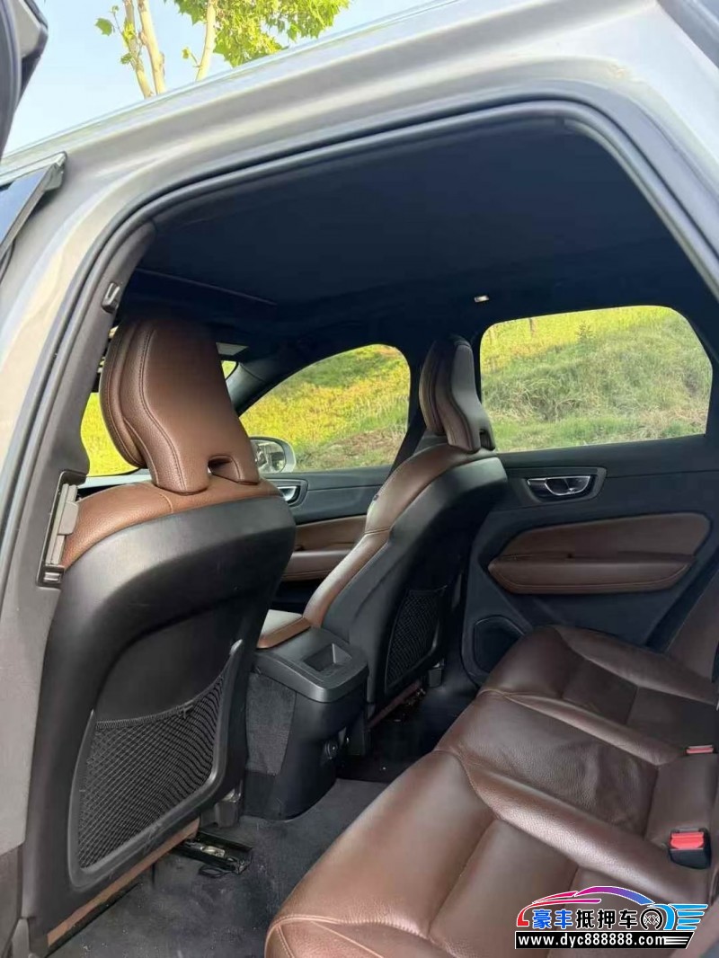 22年沃尔沃XC60轿车抵押车出售