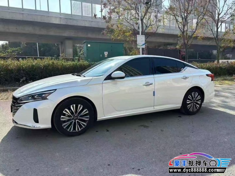 25年日产天籁轿车抵押车出售