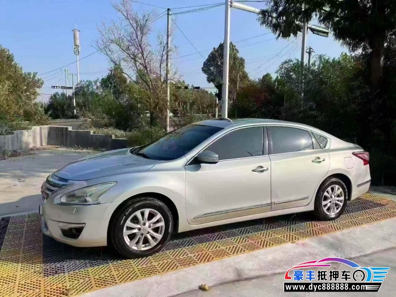 13年日产天籁轿车抵押车出售