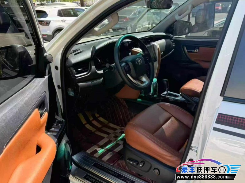 19年丰田奔跑者轿车抵押车出售