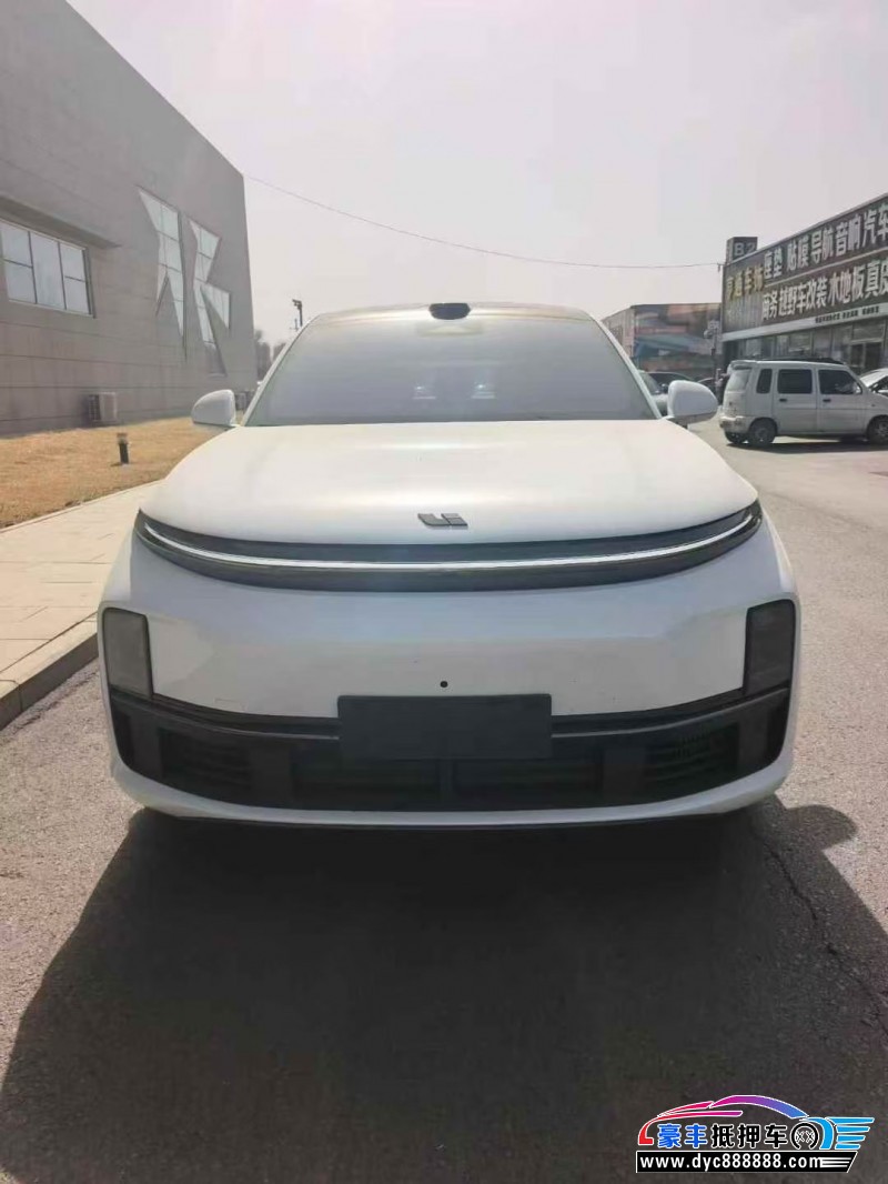 抵押车出售25年理想L7轿车