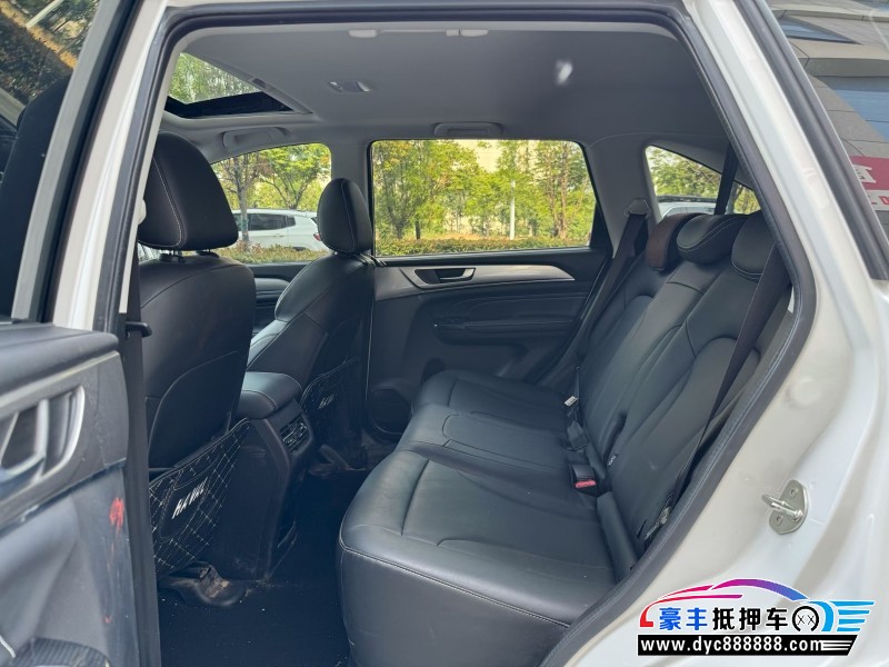 25年长城M6轿车抵押车出售