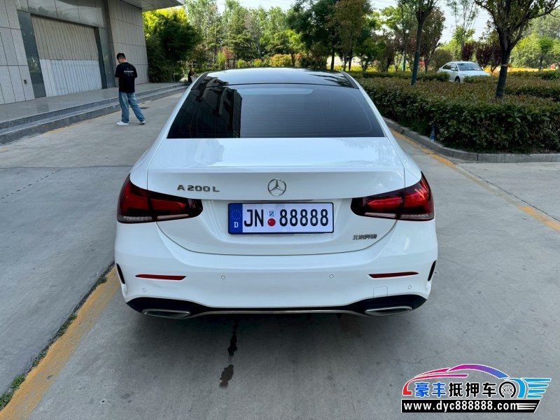 21年奔驰A轿车抵押车出售