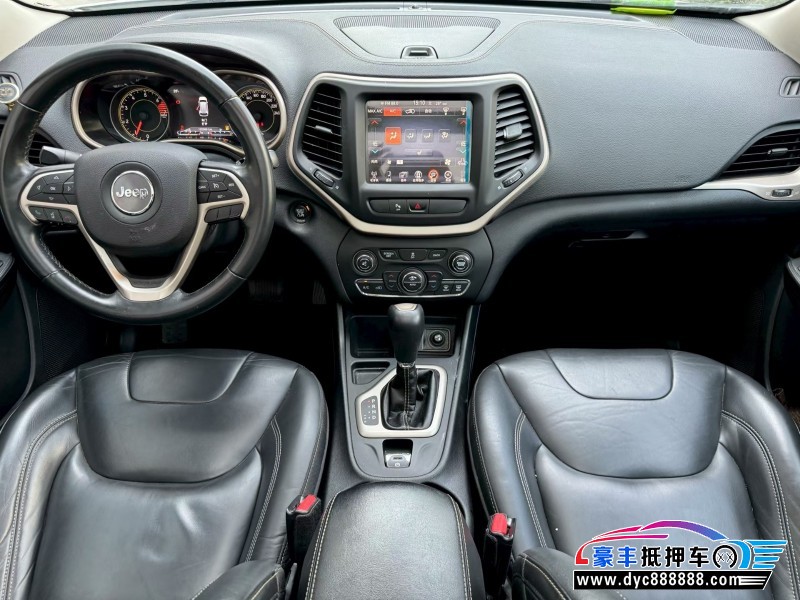 16年Jeep自由光轿车抵押车出售