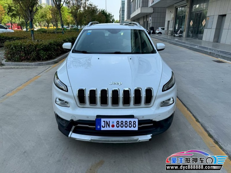16年Jeep自由光轿车抵押车出售