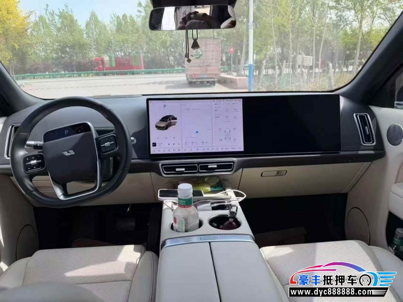 23年理想L8轿车抵押车出售
