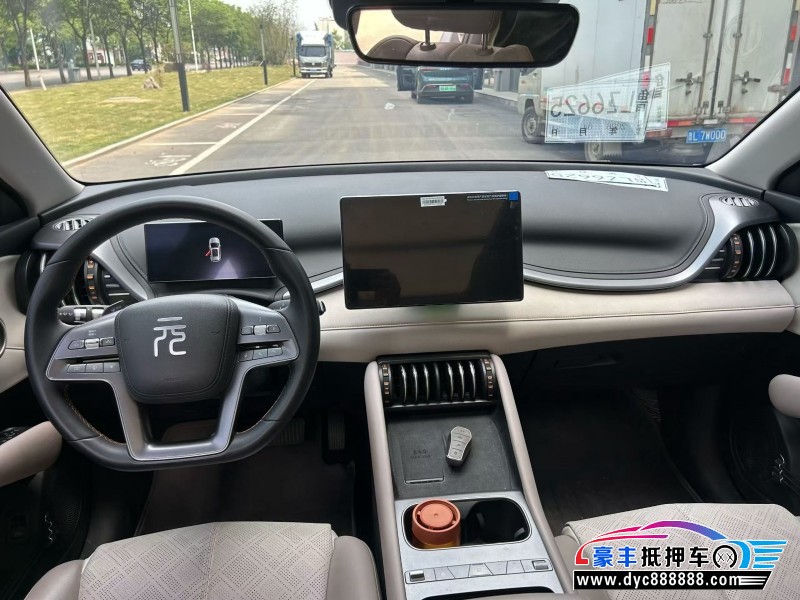 25年比亚迪元轿车抵押车出售