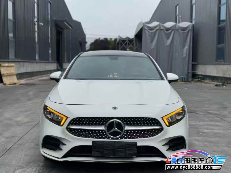 22年奔驰A轿车抵押车出售