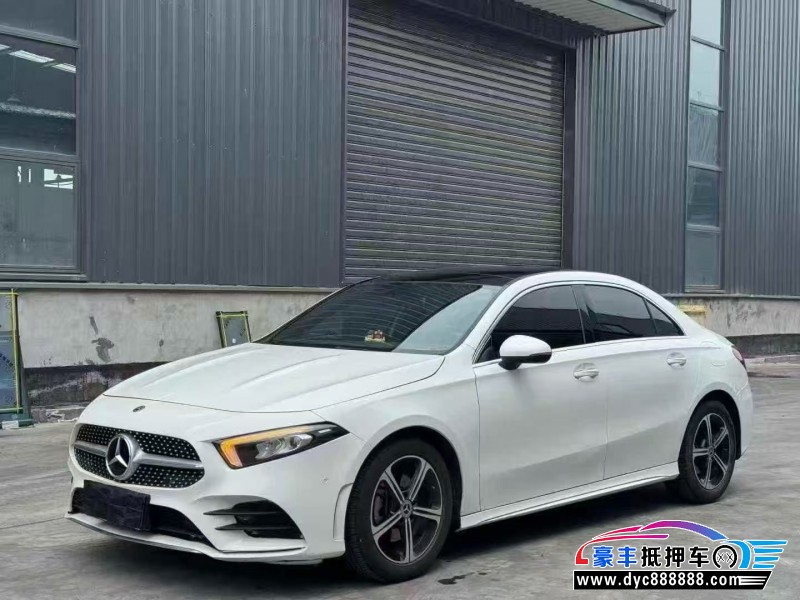 22年奔驰A轿车抵押车出售