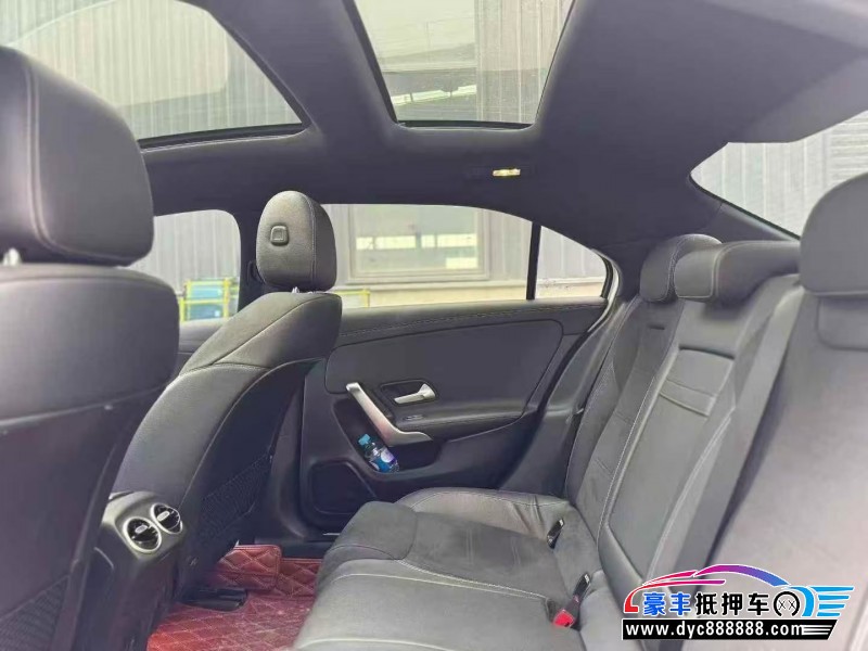 22年奔驰A轿车抵押车出售
