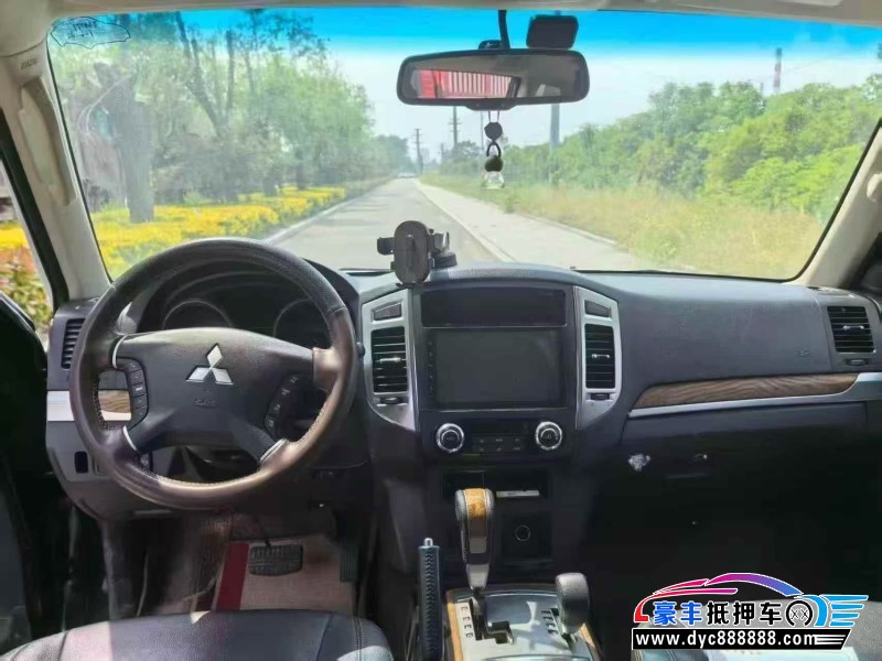 20年三菱帕杰罗轿车抵押车出售