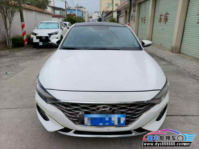 抵押车出售20年现代菲斯塔轿车