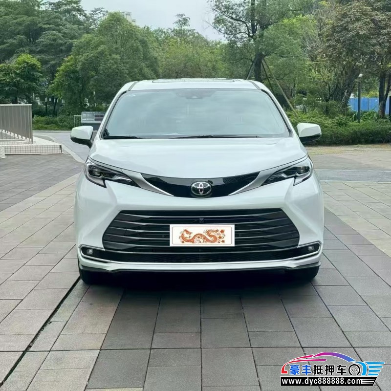 抵押车出售26年丰田塞纳轿车