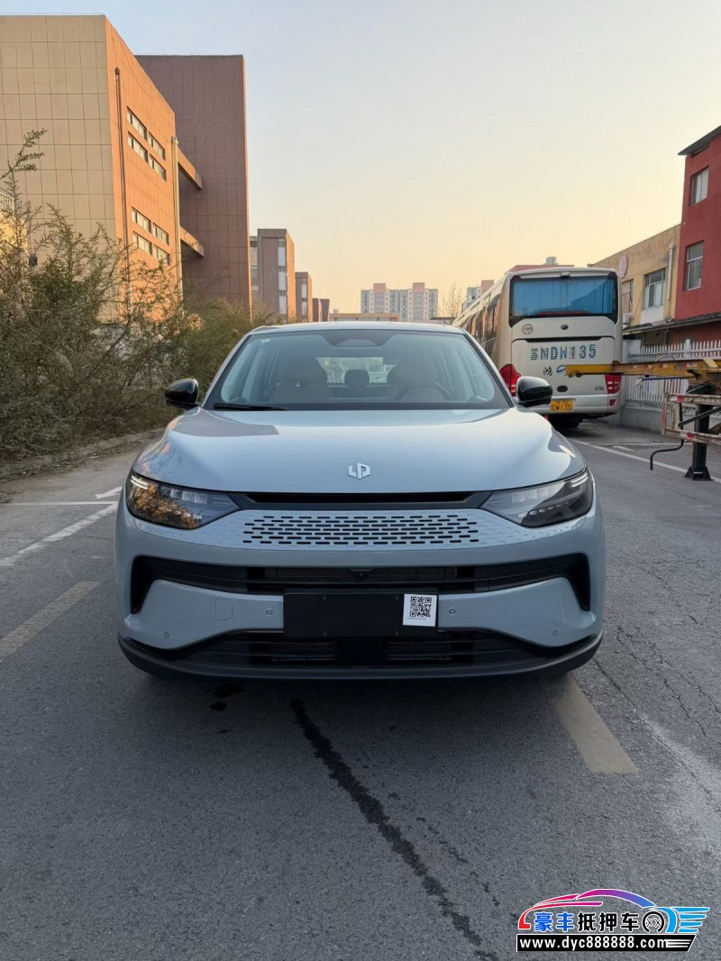 抵押车出售25年零跑C11轿车