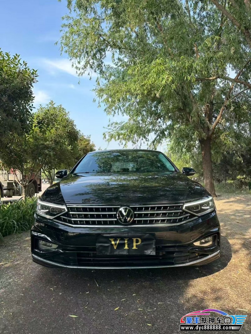 抵押车出售23年大众迈腾轿车