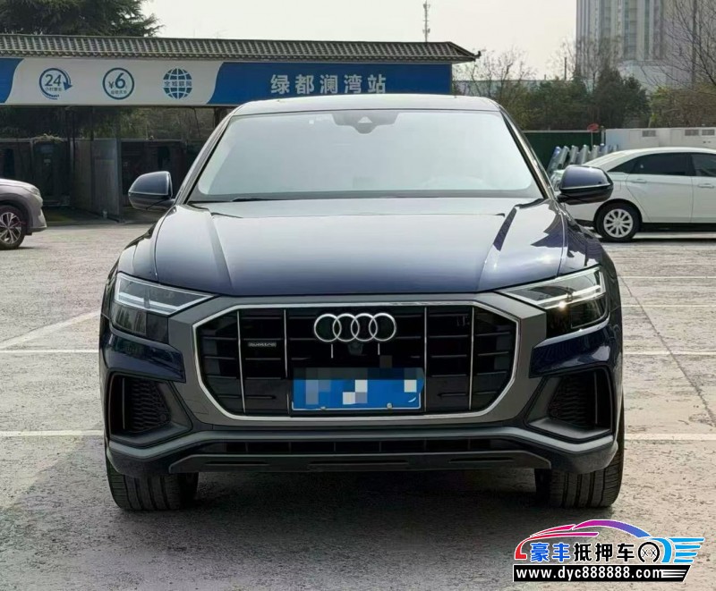 抵押车出售21年奥迪Q8轿车