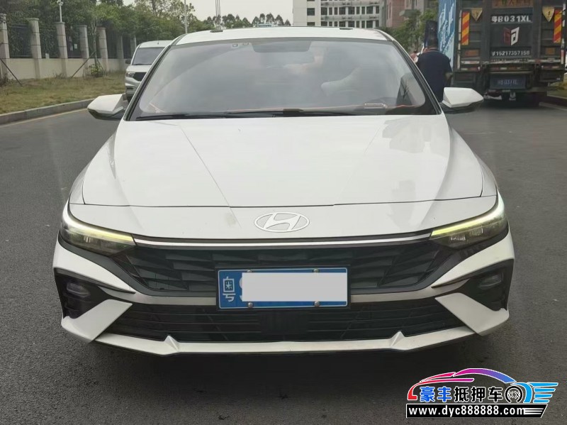 抵押车出售24年现代伊兰特轿车
