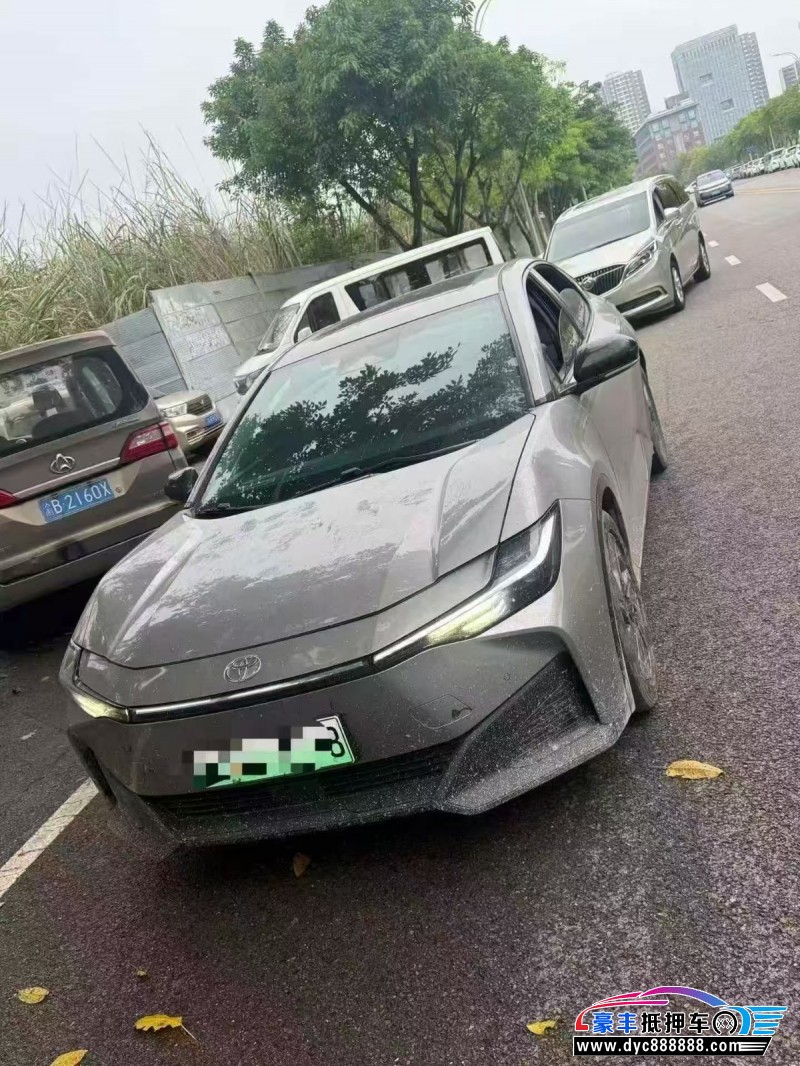 抵押车出售24年丰田BZ3轿车