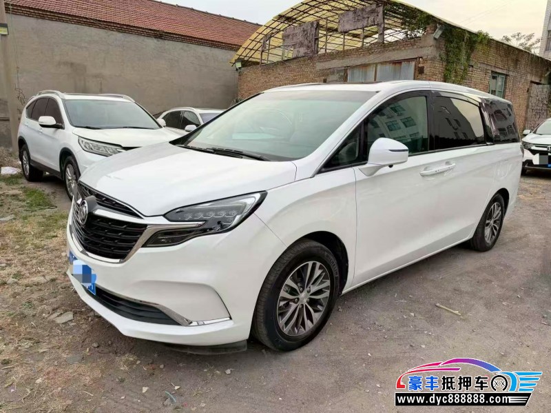 抵押车出售21年别克GL8轿车
