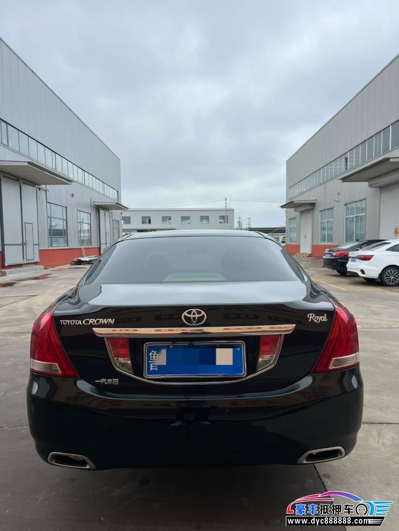 12年丰田皇冠轿车抵押车出售