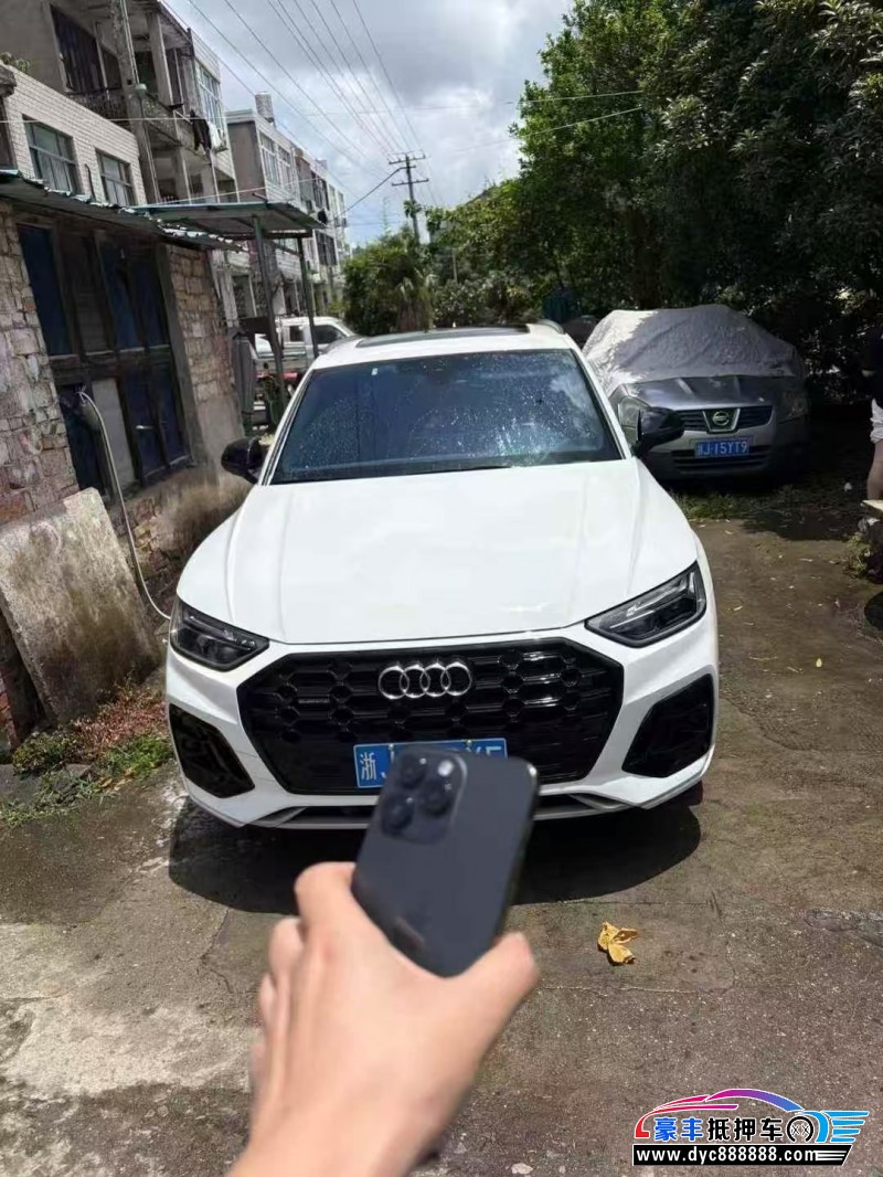 抵押车出售23年奥迪Q5轿车