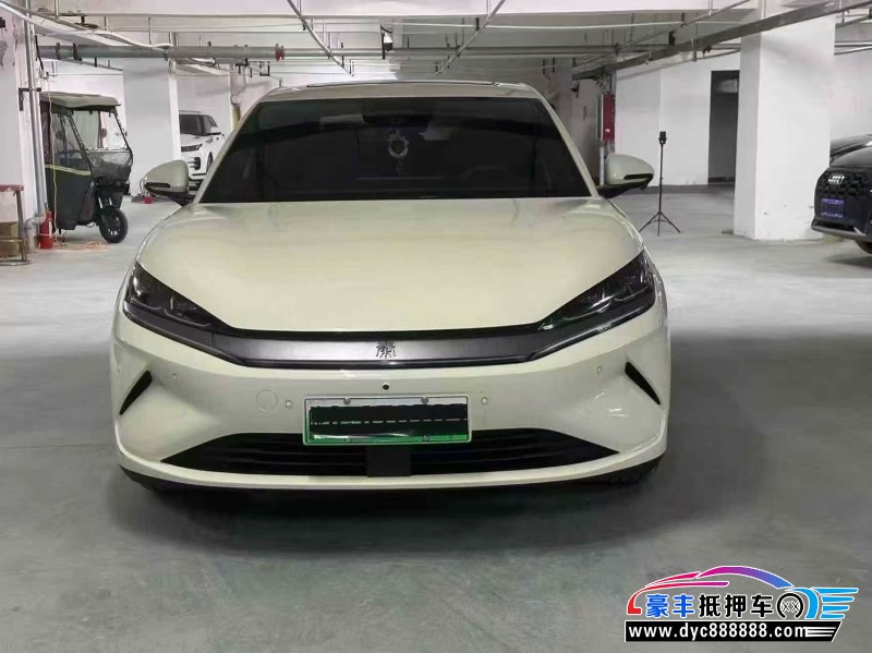 抵押车出售25年比亚迪秦轿车