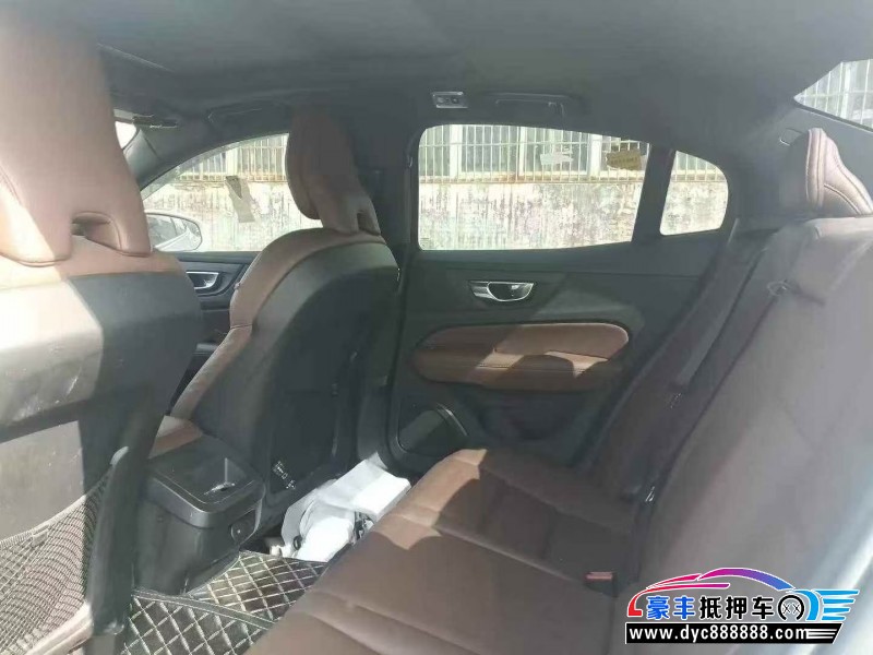 22年沃尔沃S60轿车抵押车出售
