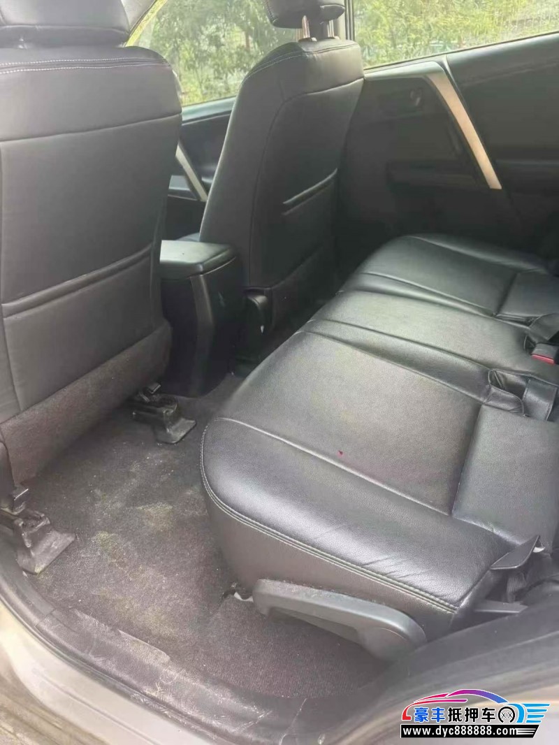 16年丰田RAV4轿车抵押车出售