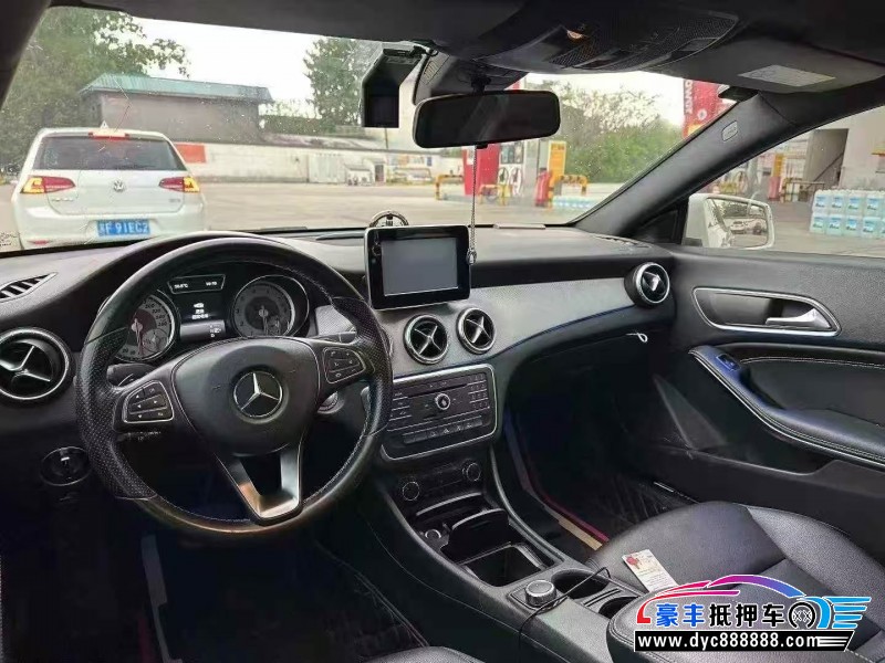 16年奔驰GLA轿车抵押车出售