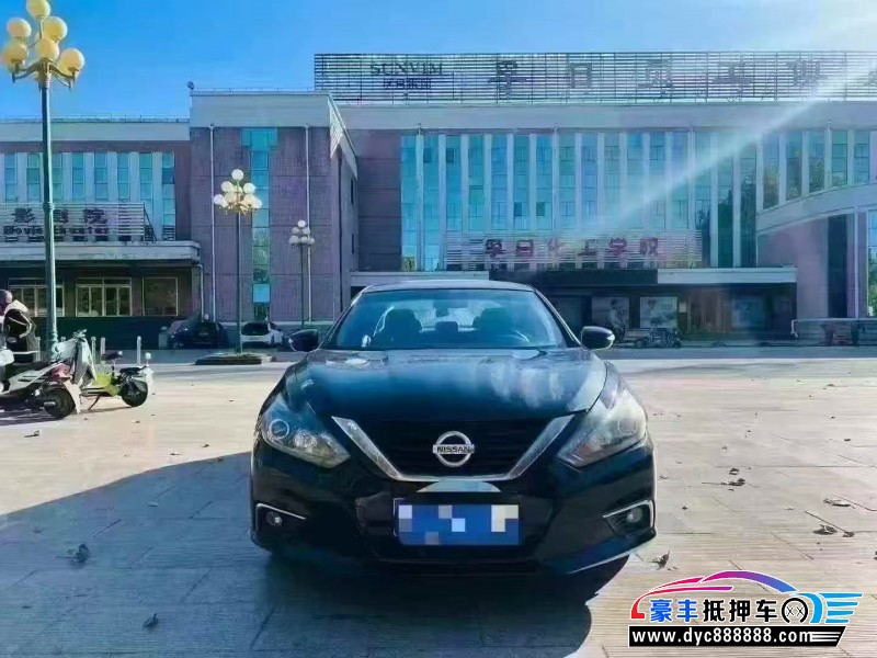 17年日产天籁轿车抵押车出售