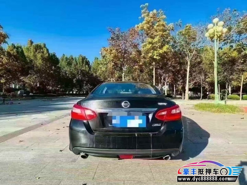 17年日产天籁轿车抵押车出售