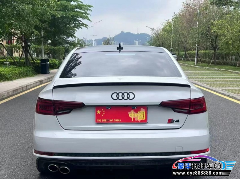 18年奥迪A4L轿车抵押车出售