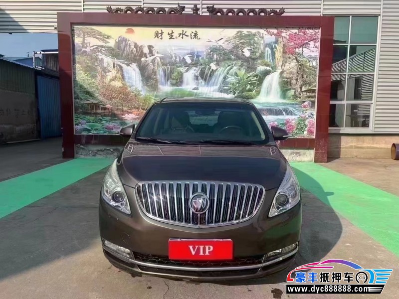 抵押车出售12年别克GL8轿车