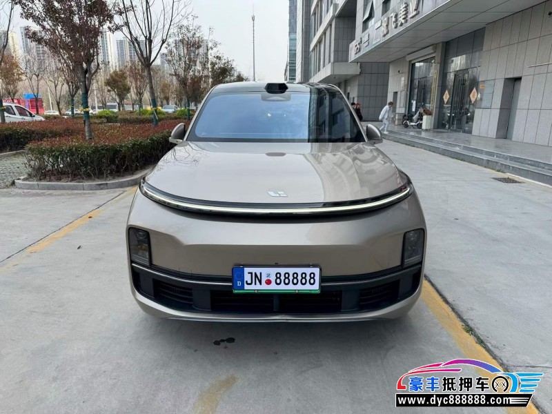 抵押车出售23年理想L9轿车