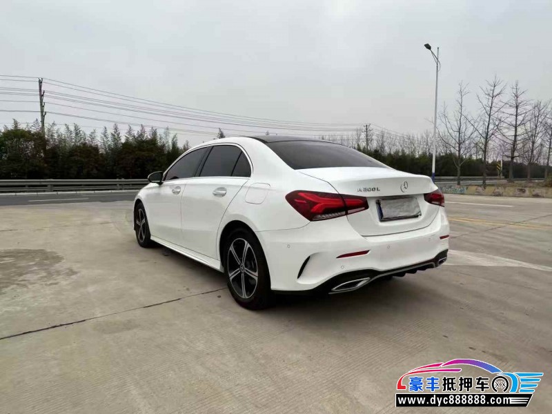23年奔驰A轿车抵押车出售