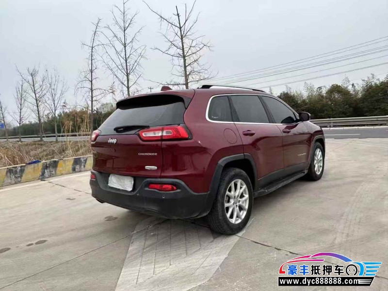 16年Jeep自由光轿车抵押车出售