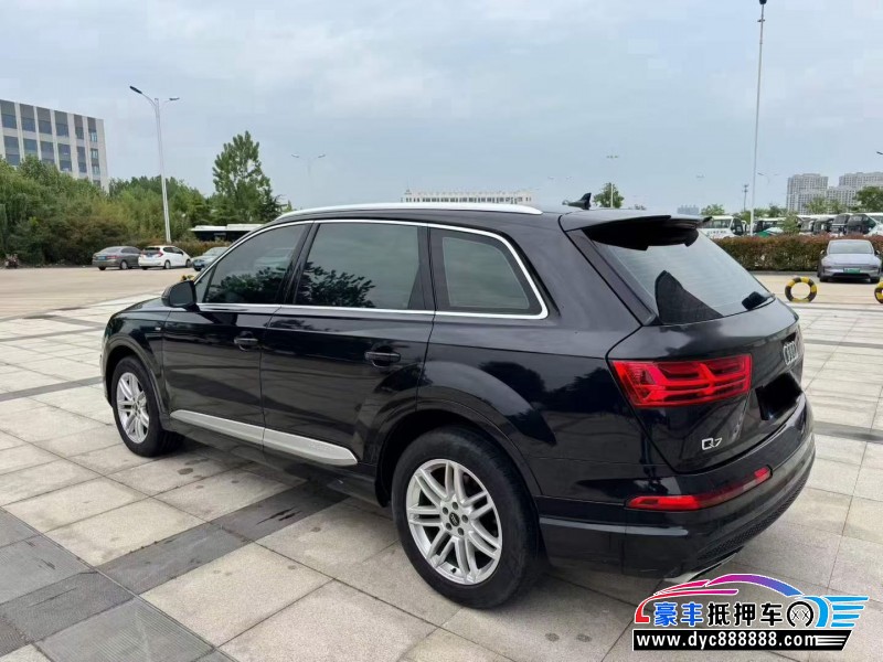 17年奥迪Q7轿车抵押车出售