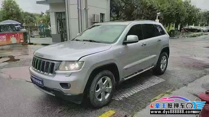 13年Jeep切诺基轿车抵押车出售