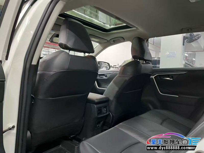 21年丰田RAV4轿车抵押车出售