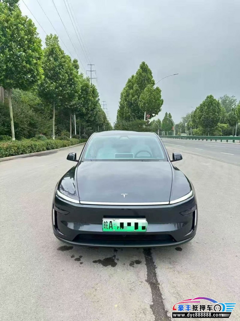 抵押车出售25年特斯拉Model Y轿车