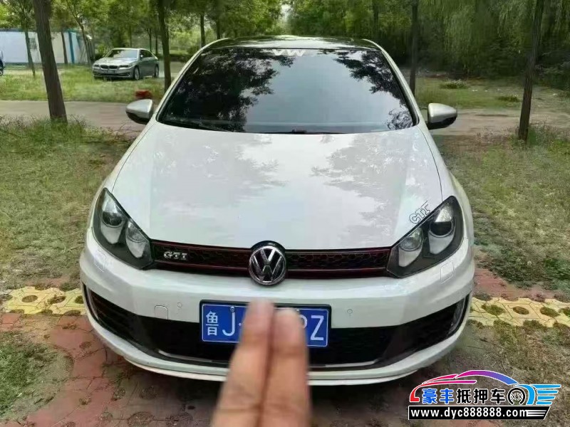 抵押车出售13年大众高尔夫轿车