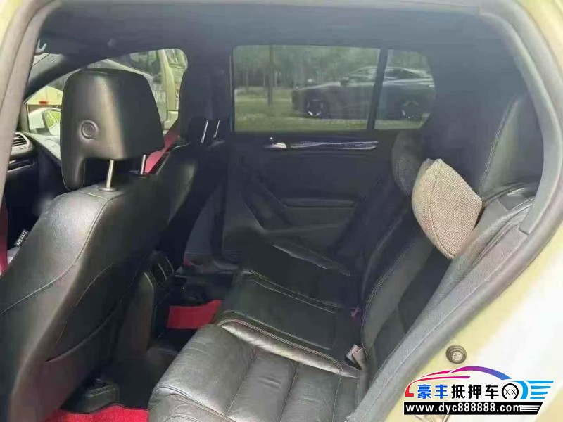 13年大众高尔夫轿车抵押车出售